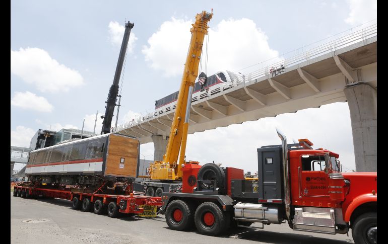 Vagones de la Línea 3 del Tren Ligero se observan en la zona de Arcos de Zapopan. EL INFORMADOR/G. Gallo