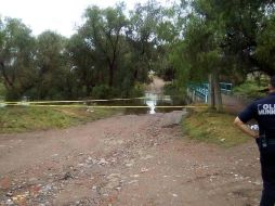 Al llegar al punto, los oficiales del destacamento Pocitos escucharon el llamado de auxilio de la conductora al volante, que protegía a su hijo. TWITTER / @SSPMAgs