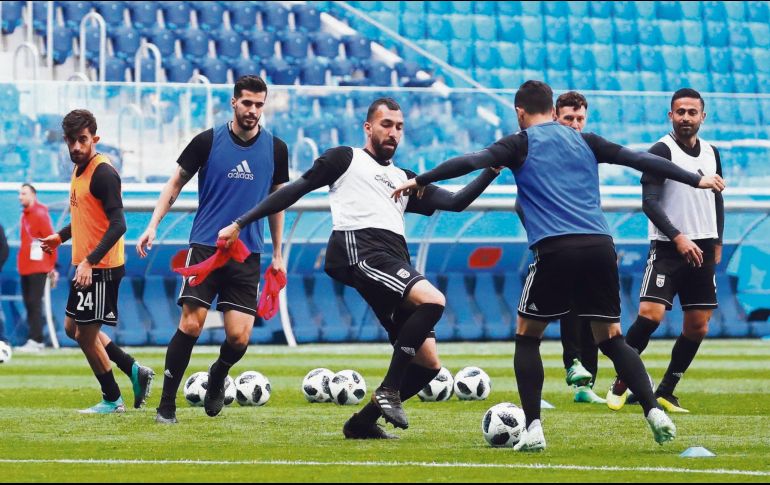 Los jugadores de la Selección iraní se preparan para enfrentar a Marruecos. EFE