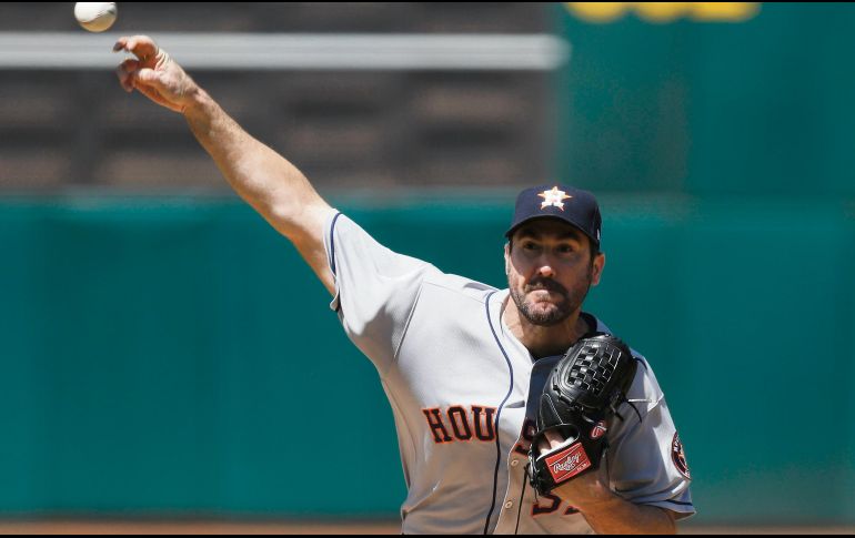 Justin Verlander acumula cinco victorias consecutivas y nueve en total. EFE/J. Mabanglo