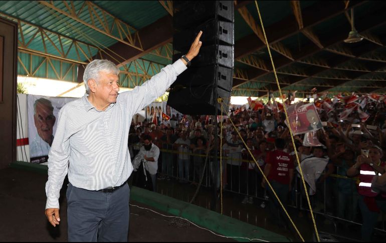 El tabasqueño detalló que hay un pleito enconado entre sus rivales Anaya  y Meade, que se pelean el segundo lugar. SUN/ V. Rosas