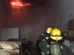Al menos 25 empleados se autoevacuaron del lugar por el protocolo de seguridad de la empresa. ESPECIAL/ Bomberos de Guadalajara
