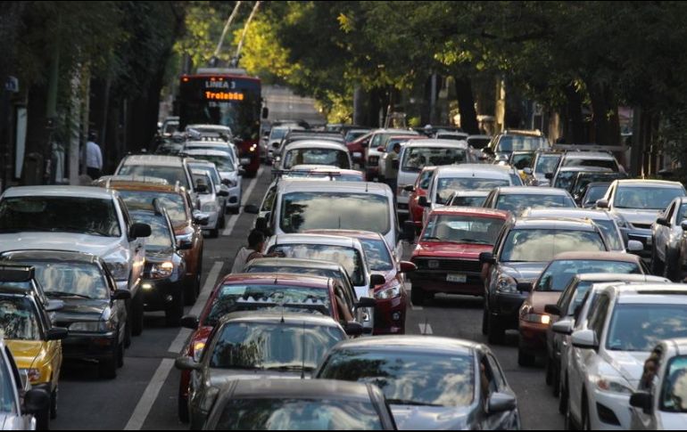 En la zona ya fueron colocados diferentes señalamientos que indican a los conductores sobre el cierre. EL INFORMADOR / ARCHIVO