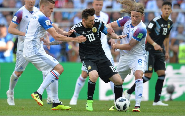 La albiceleste iguala 1-1 con unos férreos vikingos; Messi falla un penalti al minuto 63. EFE / P. Powell
