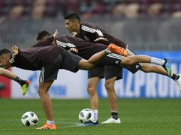 El cuadro realizó sus prácticas durante 15 minutos ante la prensa, en espera de una Selección a la que nunca ha ganado en un Mundial. TWITTER / @miseleccionmx