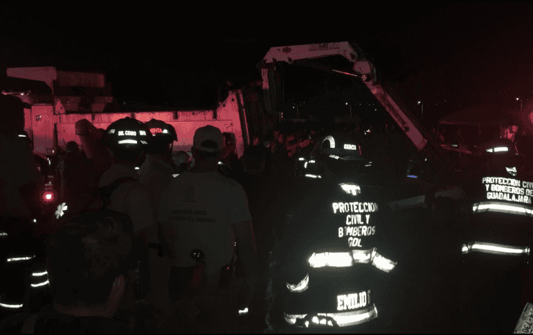 La noche del viernes un autobús de la ruta 275-B cayó a un canal de aguas pluviales. ESPECIAL / UEPCB