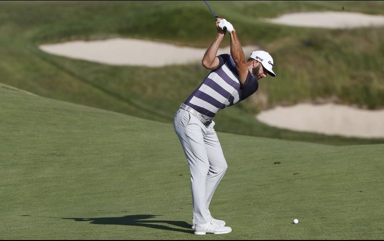 Dustin Johnson terminó la ronda con 77 impactos. EFE/J. Lane