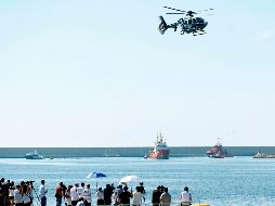 Los migrantes que van a bordo de la flota del Aquarius han tenido que pasar días cruzando el Mediterráneo, entre ellos hay menores solos y mujeres embarazadas. AFP/P. Barrena