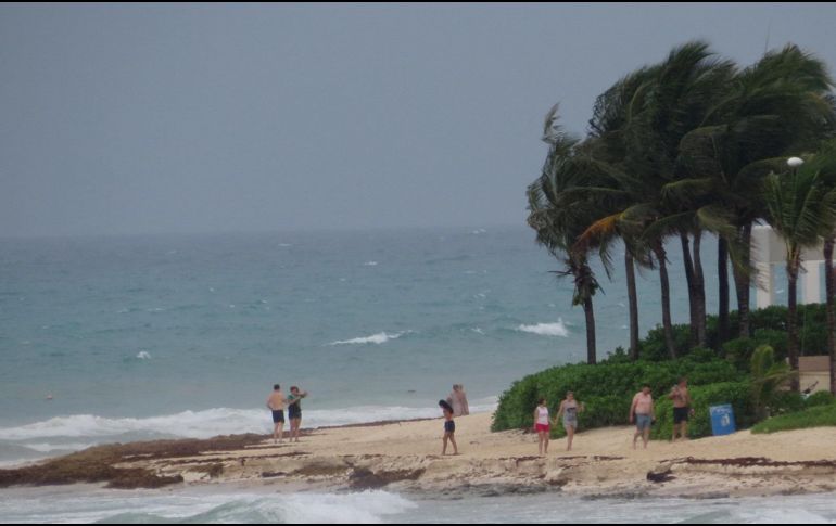 “Carlotta” provoca lluvias en los estados de Guerrero y Michoacán. EFE / R. Guadarrama