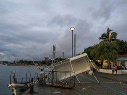 Vista general de los daños causados por la tormenta Carlotta en el puerto de Acapulco. EFE/D. Guzmán