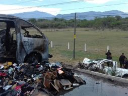 Una de las camionetas se incendió. ESPECIAL / Protección Civil Jalisco