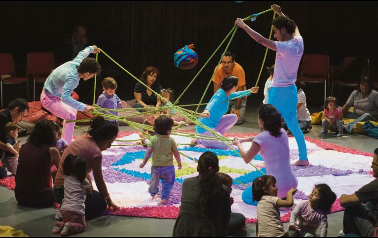 “Asoma”. La obra es realizada por Teatro al Vacío (México-Argentina). ESPECIAL