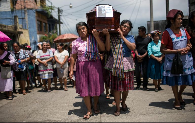 La imponente explosión del Volcán de Fuego afectó los departamentos de Chimaltenango, Escuintla y Sacatepéquez, afectando a un millón 714 mil 387 personas, causó 110 muertos, 197 desaparecidos. AP / R. Abd