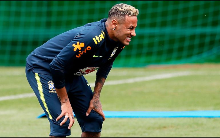 La defensa suiza saldó un récord de 10 faltas sobre el delantero -la mayor cantidad sufrida por un mismo jugador en un partido de una Copa desde hace dos décadas. EFE / R. Wittek