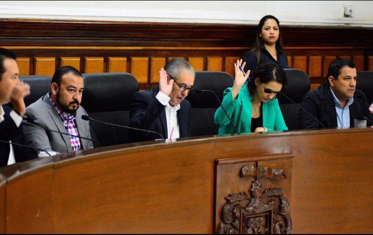 También se aprobó la ejecución de obra pública por cuatro millones 500 mil pesos para la repavimentación de la calle Milo en la colonia La Nogalera. TWITTER/ @GuadalajaraGob