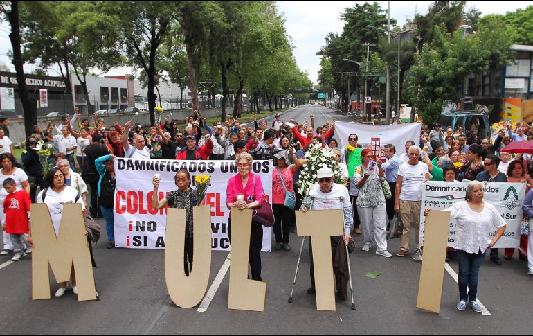 Vecinos del Multifamiliar de Tlalpan salieron a la calle para recordar lo acontecido hace nueve meses. NTX / I. Hernández