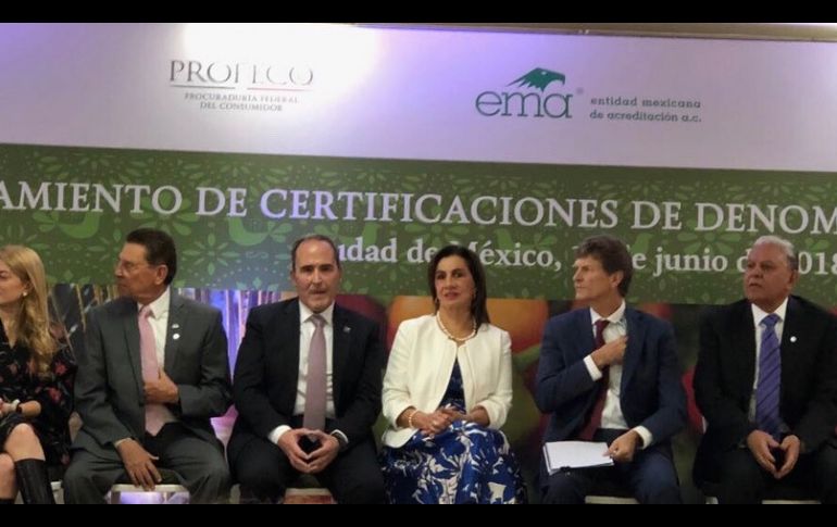 María del Rocío Ruiz (centro), sostuvo que las inversiones han disminuido en porcentaje pero se han mantenido en volumen. TWITTER /  @RocioRuizChavez