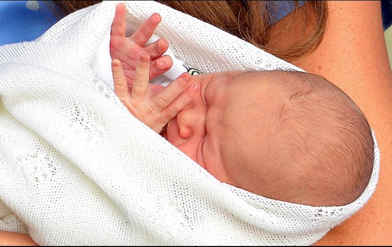 El pequeño nació en Londres el pasado 23 de abril y pesó 3.8 kilos. AP/ARCHIVO