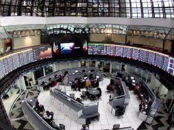 El mercado accionario local opera con un volumen de 1.086 millones de títulos, por un importe económico de 38.9 millones de pesos. FACEBOOK / @bolsamexicanavalores