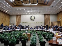 En sesión de Consejo General del INE, Córdova planteó que es lamentable ese incumplimiento a rendir información básica: currículum, cargo al que se aspira y fotografía. SUN / ARCHIVO