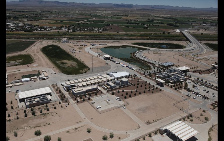 Vista del campamento de detención para niños migrantes del Departamento de Salud y Servicios Humanos en Tornillo, Texas.