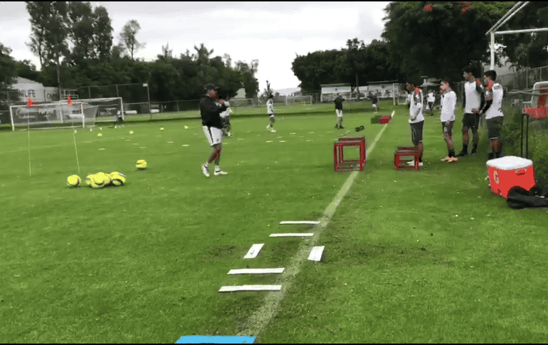 El grupo le ha dejado claro al cuerpo técnico que la lealtad al trabajo, siempre será a tope. FACEBOOK / Chivas