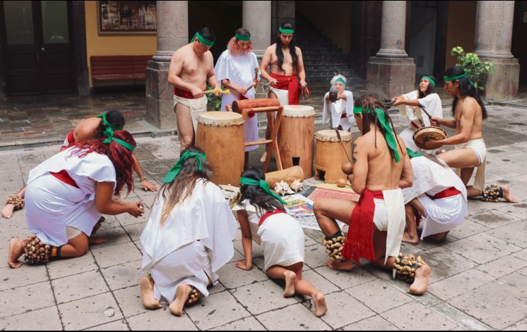 Presentaciones. Kalpulli Kuetzpalkalli se presenta todos los lunes en el Parque Rojo a las 19:30 horas. ESPECIAL