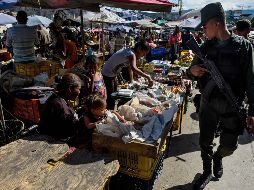 “Preso está un grupo grande de mafiosos, mayoristas, ladrones, capitalistas. Encontramos de todo ahí, hasta prostitución”, afirmó Maduro. AFP/F. Parra