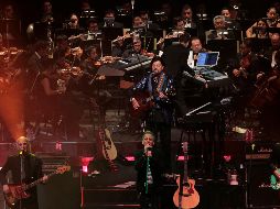 Durante casi dos horas, el artista interpretó lo mejor de su repertorio, en medio de los gritos de sus fanáticos. EFE/M. Guzmán