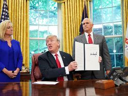 Aunque Trump ha suspendido la polémica medida, el decreto que firmó no resuelve la situación de los más de dos mil 300 menores que ya han sido alejados de sus papás. AFP/M. Ngan