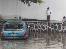 El director general de la Unidad Estatal de Protección Civil y Bomberos de Jalisco afirma que durante una tormenta se debe vigilar a los niños y nunca dejarlos solos. EL INFORMADOR / ARCHIVO