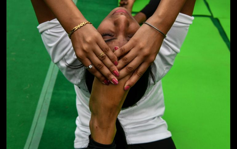 Celebran el Día Internacional del Yoga