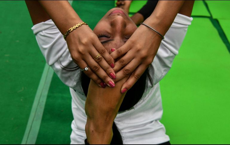 Celebran el Día Internacional del Yoga