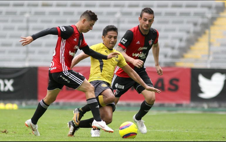 Los goles llegaron al segundo tiempo. Primero fue Atlas, ya que Alejandro Díaz remató un pase retrasado al minuto 50; al minuto 74, la UdeG logró la igualada por conducto de Daniel ''Chimpa'' Amador. MEXSPORT / C. De Marchena