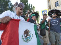 Estará prohibido hondear banderas en la vía pública. Obviamente la prohibición es mayor frente a edificios gubernamentales.  SUN / L. Cortés