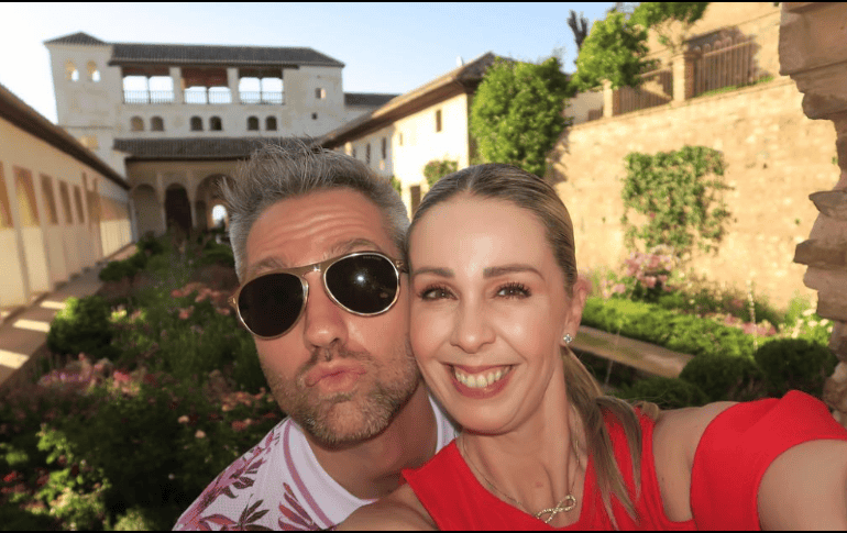 Sarmiento explicó que el momento en el que dicen que su esposo fue a la televisora del Ajusco ambos estaban de vacaciones en España. INSTAGRAM / atasarmiento