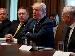 Donald Trump criticó que México permita el paso de migrantes, y afirmó que lo único que hace por EU es  “quitarle dinero y venderle drogas”. AP/E. Vucci