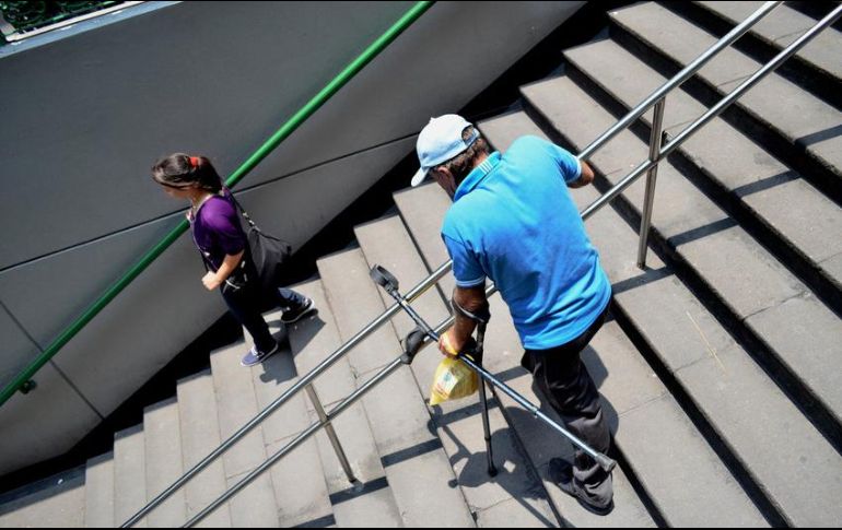 Esta enfermedad autoinmune suele causar alteraciones en el movimiento del cuerpo y debilidad muscular. EL INFORMADOR / ARCHIVO