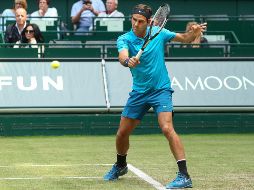 Federer logró avanzar a la antesala de la final del certamen, el cual conquistó hace un año, por lo que deberá seguir con victorias para conservar la cima del ranking de la ATP. AP / F. Gentsch
