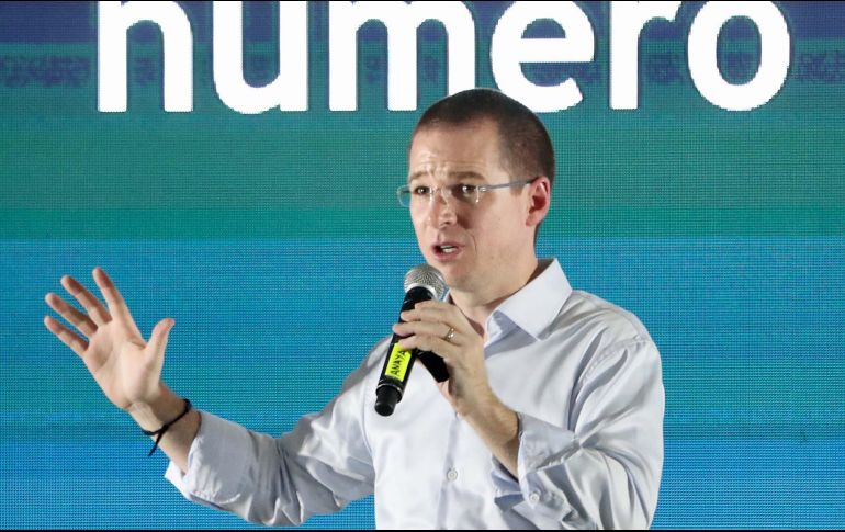 Sobre el reparto de las tarjetas del Ingreso Básico Universal el panista explicó que los plásticos que están llegando a los hogares no tienen dinero, y solo sirve para explicarles cómo funcionaría el beneficio. SUN / A. Ojeda