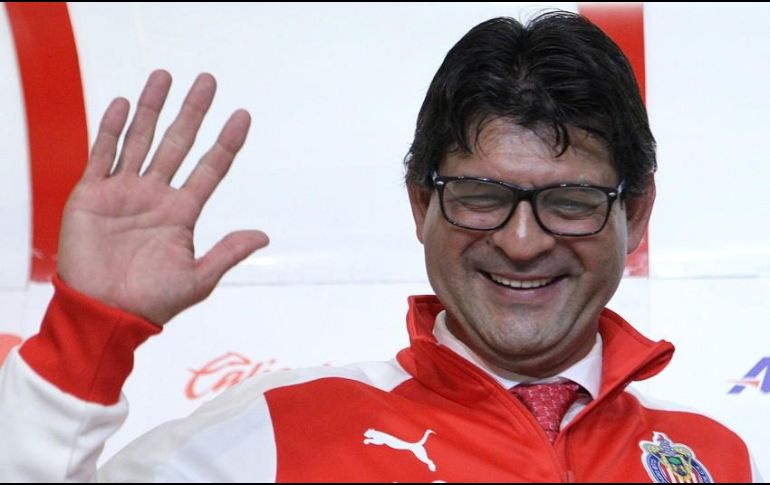 Jugadores del Chivas han expresado sentir el deber de ganarse la confianza de su nuevo director técnico. AFP / ARCHIVO