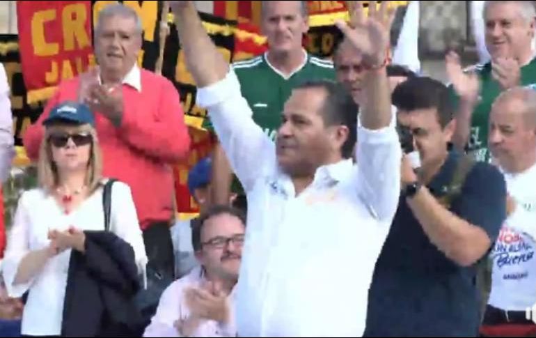El candidato sostuvo participó en un evento en Plaza Guadalajara, frente a la presidencia municipal. FACEBOOK / Eduardo Almaguer Ramírez