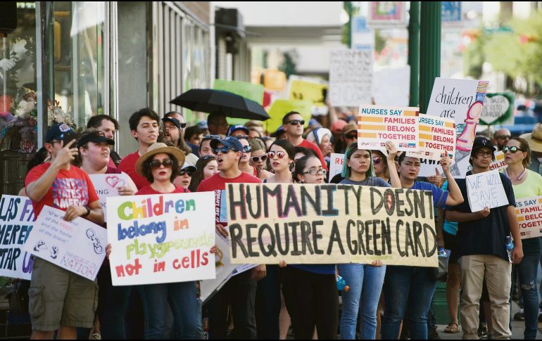 Protestas. Estadounidenses se manifestaron afuera del Congreso para exigir una ley pro migrantes. AFP