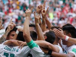 Los goles del partido son anotados por Vela, de penalti, al 23', y 