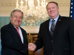 Pompeo da la bienvenida a Guterres al Departamento de Estado, diciendo: 