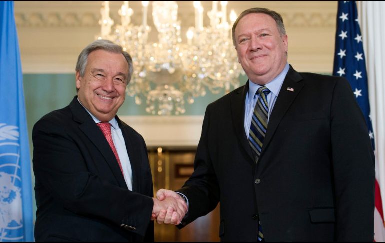 Pompeo da la bienvenida a Guterres al Departamento de Estado, diciendo: 