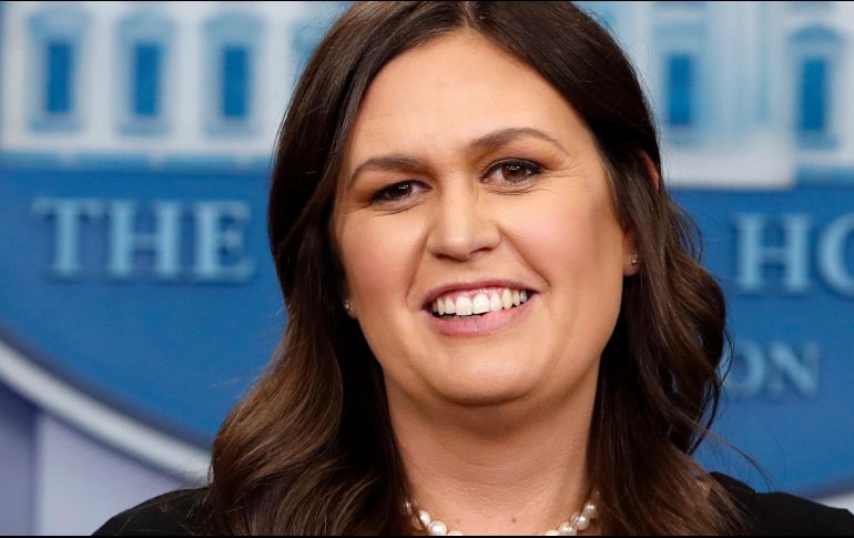 Sanders confirma el incidente, al criticar a la propietaria del restaurante la mañana en un mensaje en Twitter. 