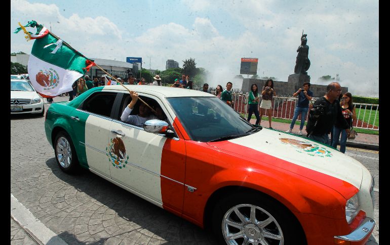 Aficionados se dan cita en La Minerva para celebrar el trinfo de la Selección mexicana. EL INFORMADOR/ G. Gallo