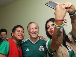 El aspirante indicó que el triunfo de México ante Corea del Sur ''nos alegra mucho, nos alegra mucho la jornada y nos da además muy buena vibra para seguir adelante en este cierre de campaña''. SUN /