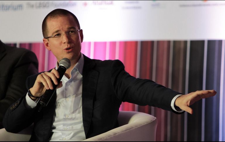 El PAN y el PRD han estado repartiendo diversas tarjetas, denominadas 